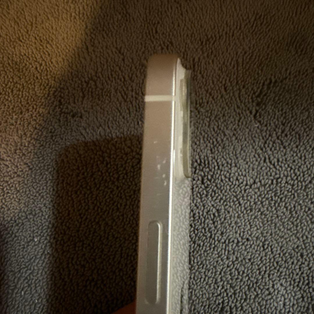 ふー　Apple iPhone 13 ホワイト 本体