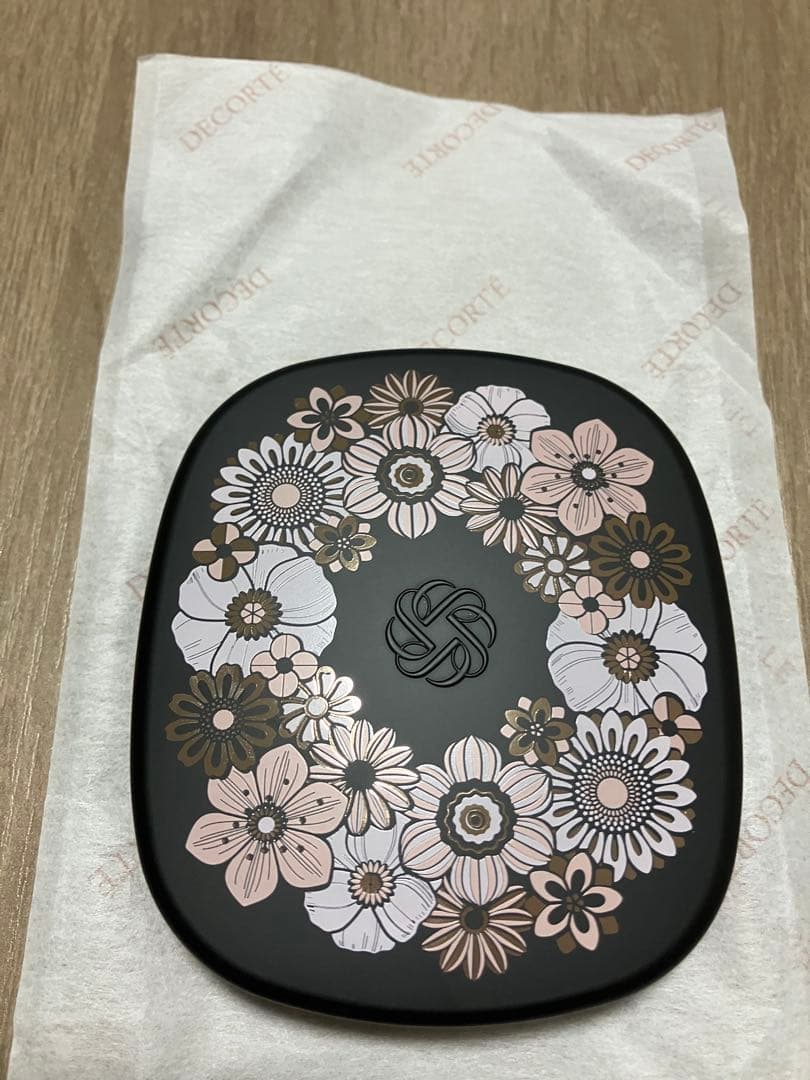 コスメデコルテ　クリスマスコフレ2025 スキンシャドウ　デザイニング　パレット