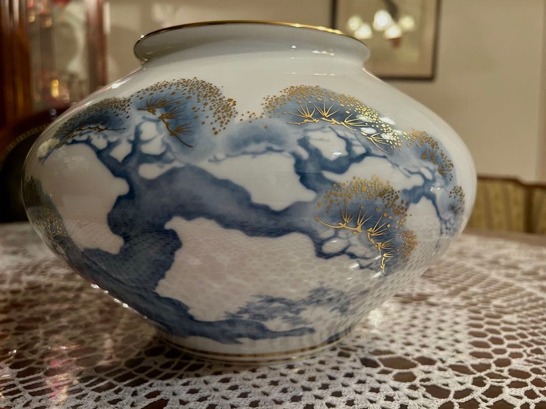 大倉陶園　皇室御用達　金彩老松　青と金の模様