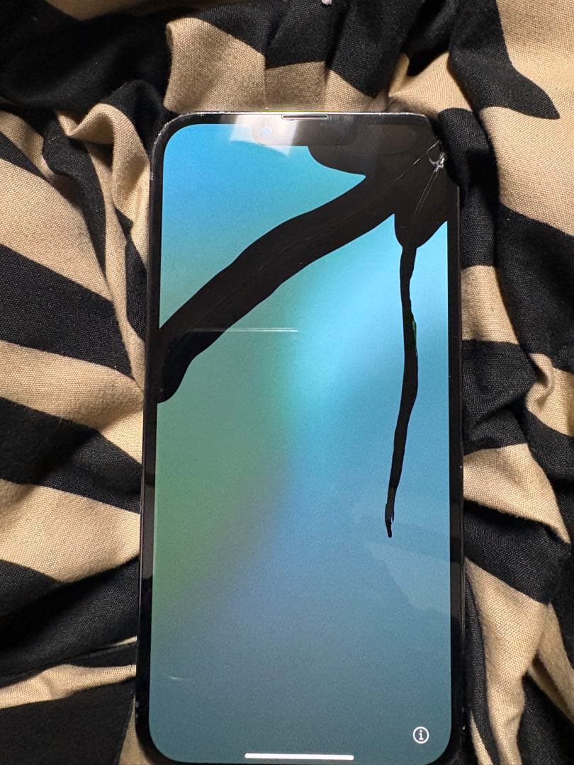 iPhone 13 Pro 本体 ひび割れあり