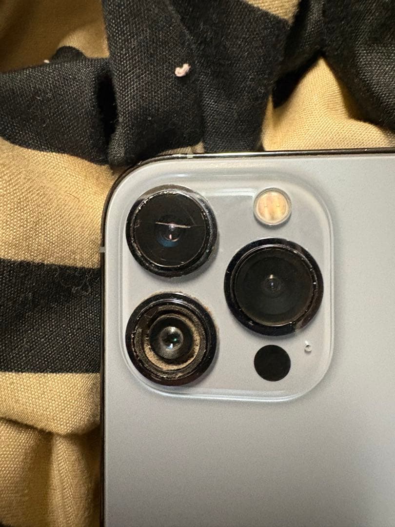 iPhone 13 Pro 本体 ひび割れあり