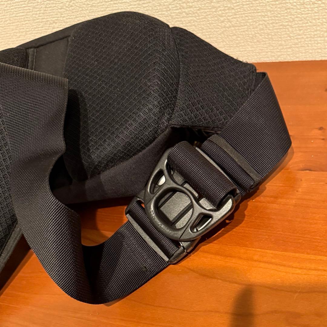 ★ここなっつ★【美品】Hugoo（ハグー）ヒップシート ブラック×イエロー