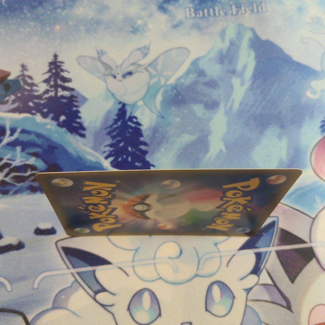 海で泳ぐピカチュウ