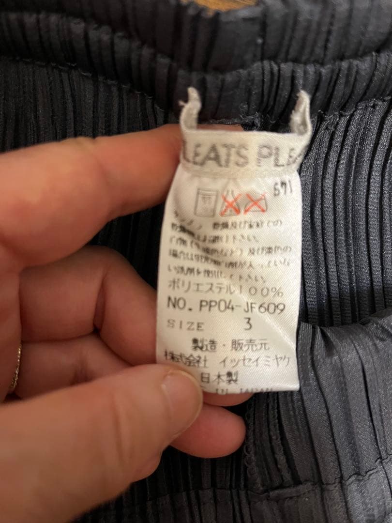 PLEATS PLEASE パンツ イッセイミヤケ 3 濃いグレー