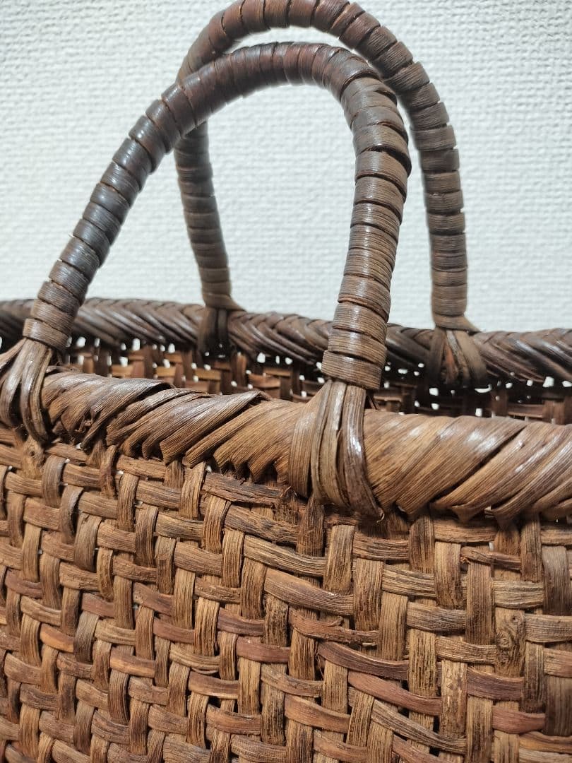 ブラウン編み込みかごバッグ