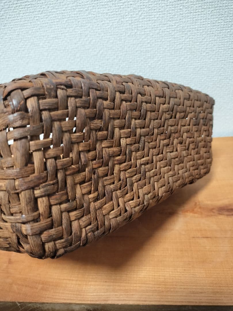 ブラウン編み込みかごバッグ