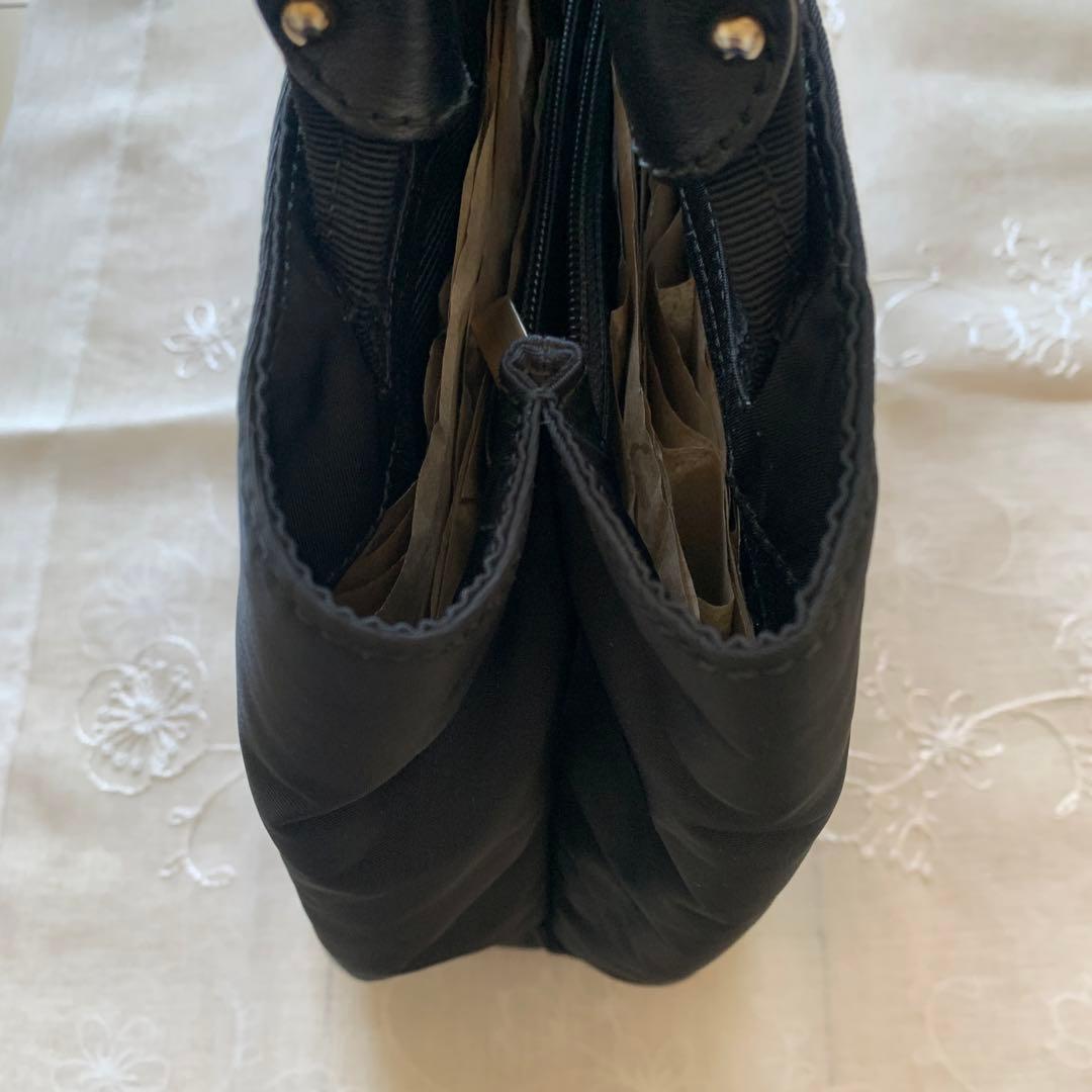 フェラガモ　リボン付きブラックナイロンバッグ