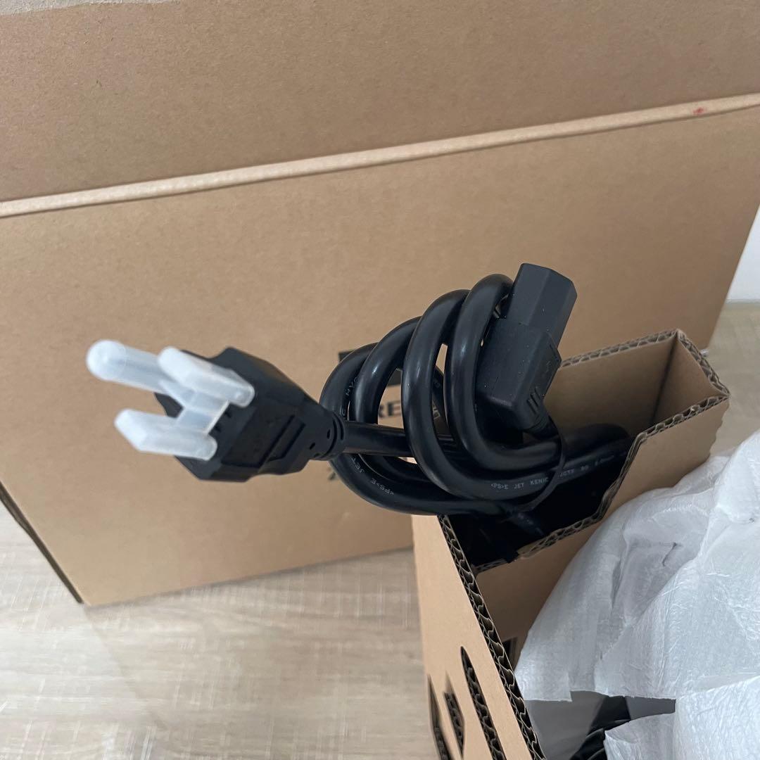 未使用品 ネスプレッソ ZINIUS ジニアス ZN100業務用 コーヒーマシン