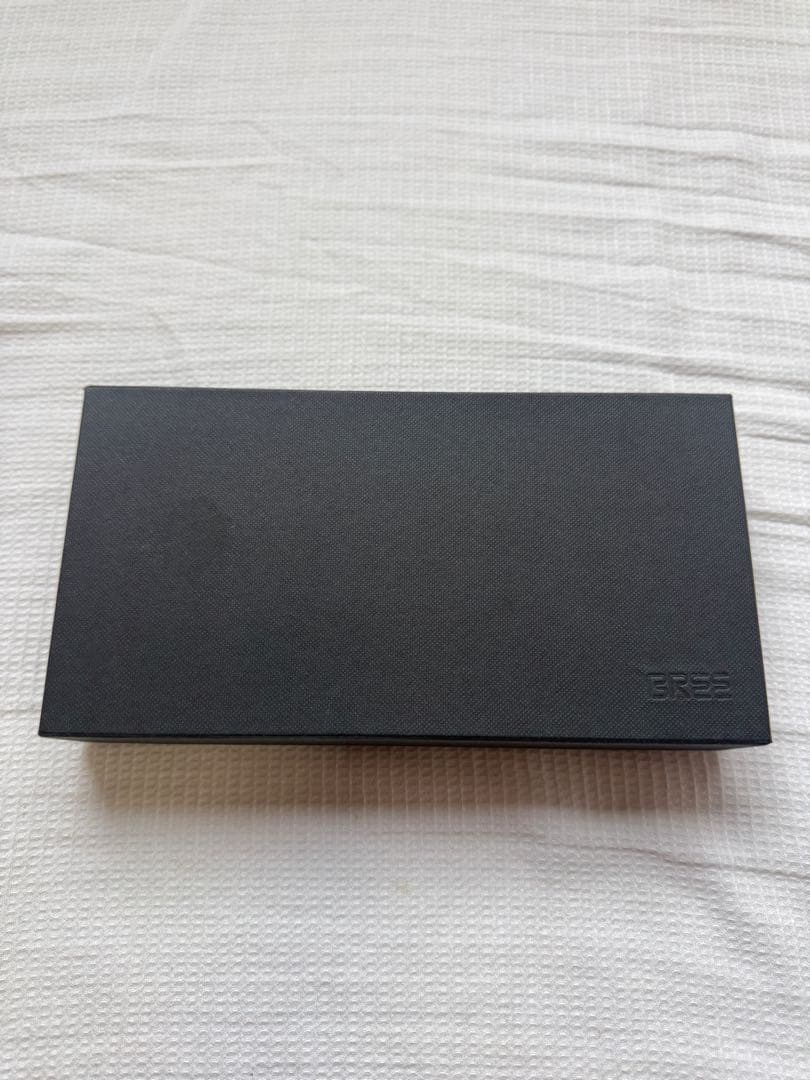 BREE ベージュと青の長財布