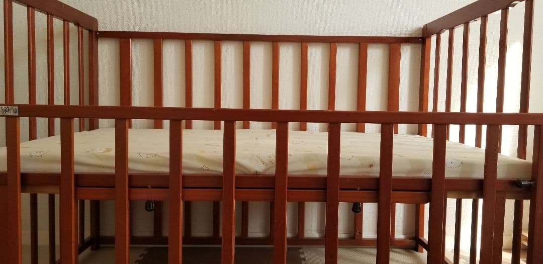 木製ベビーベッド