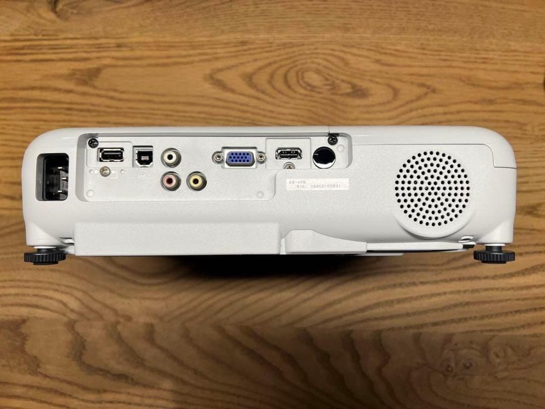 EPSON EB-W06 WHITE プロジェクター　美品　ケース付き