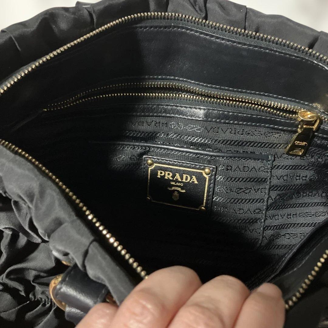 美品　プラダ　ギャザーバック　黒
