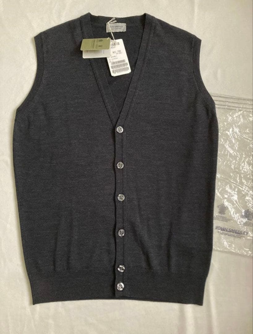 新品タグ付JOHN SMEDLEY ベスト 英国製ウール100% グレー M