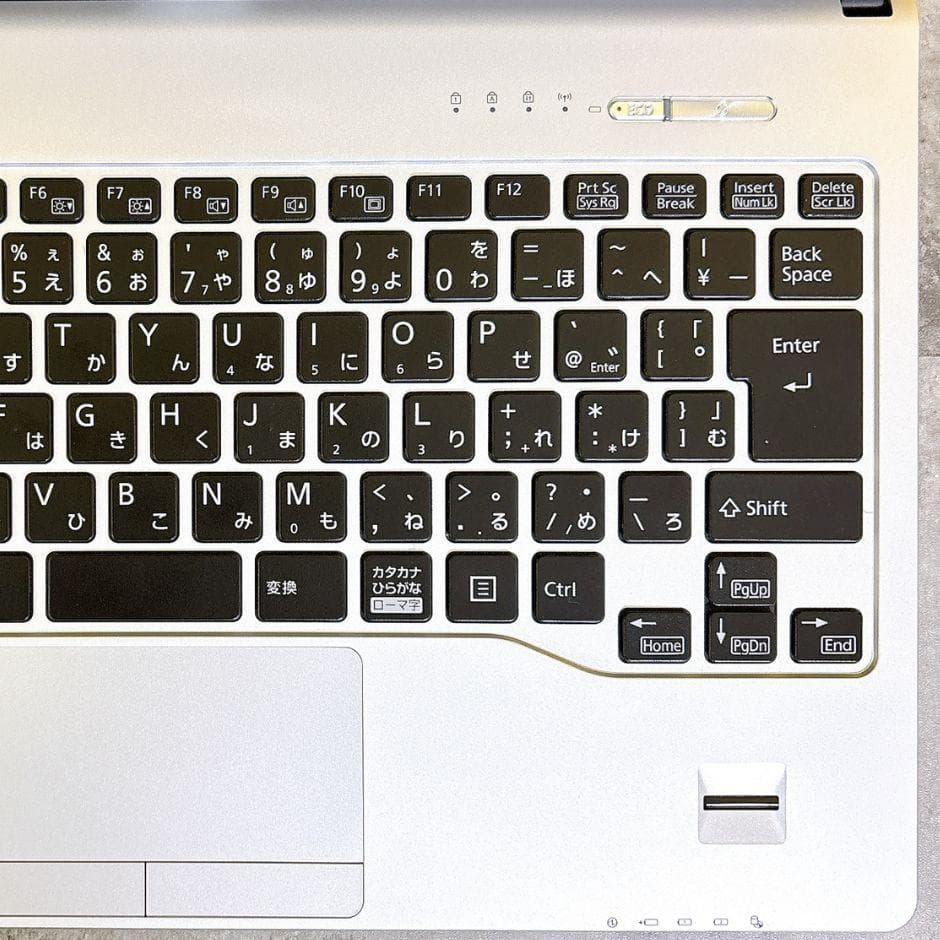 ほぼ美品✨小型軽量❣ｉ5✨メモリ12G＆SSDで快適✨フルHD カメラWin11