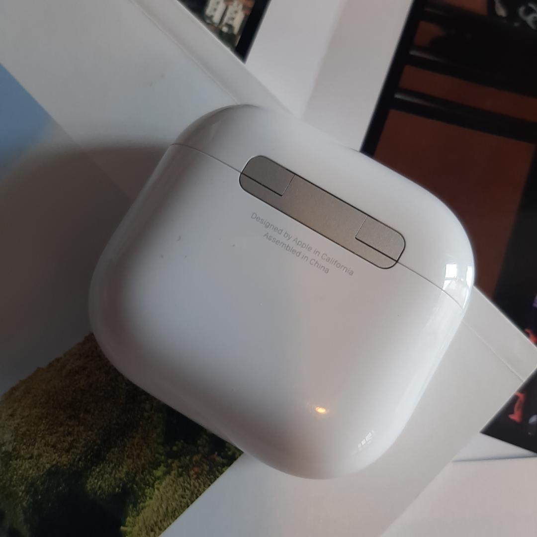 ％ Apple AirPods 4 エアポッズ 第4世代 アップル