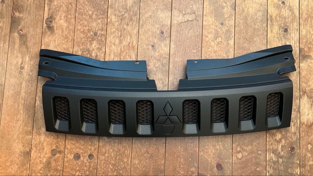 マイナーチェンジ前デリカD5 フロントグリル　チッピング塗装品