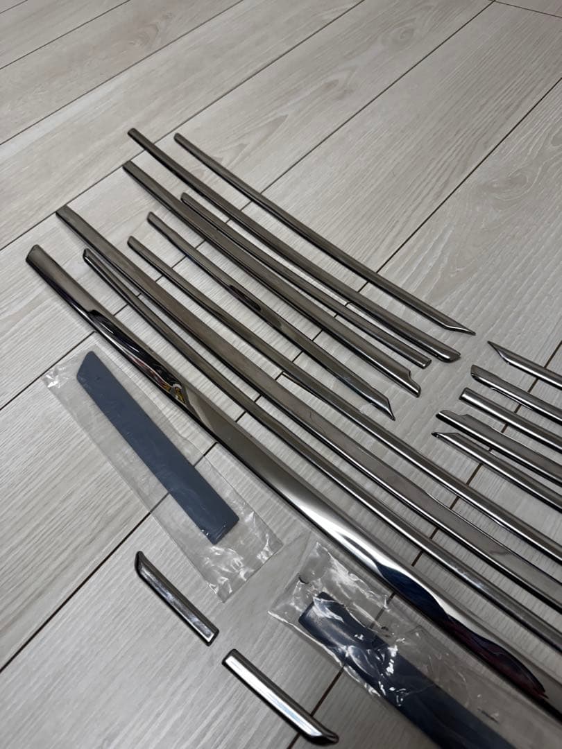 日産セレナC28 鏡面ステンレス フロントグリルガーニッシュセット