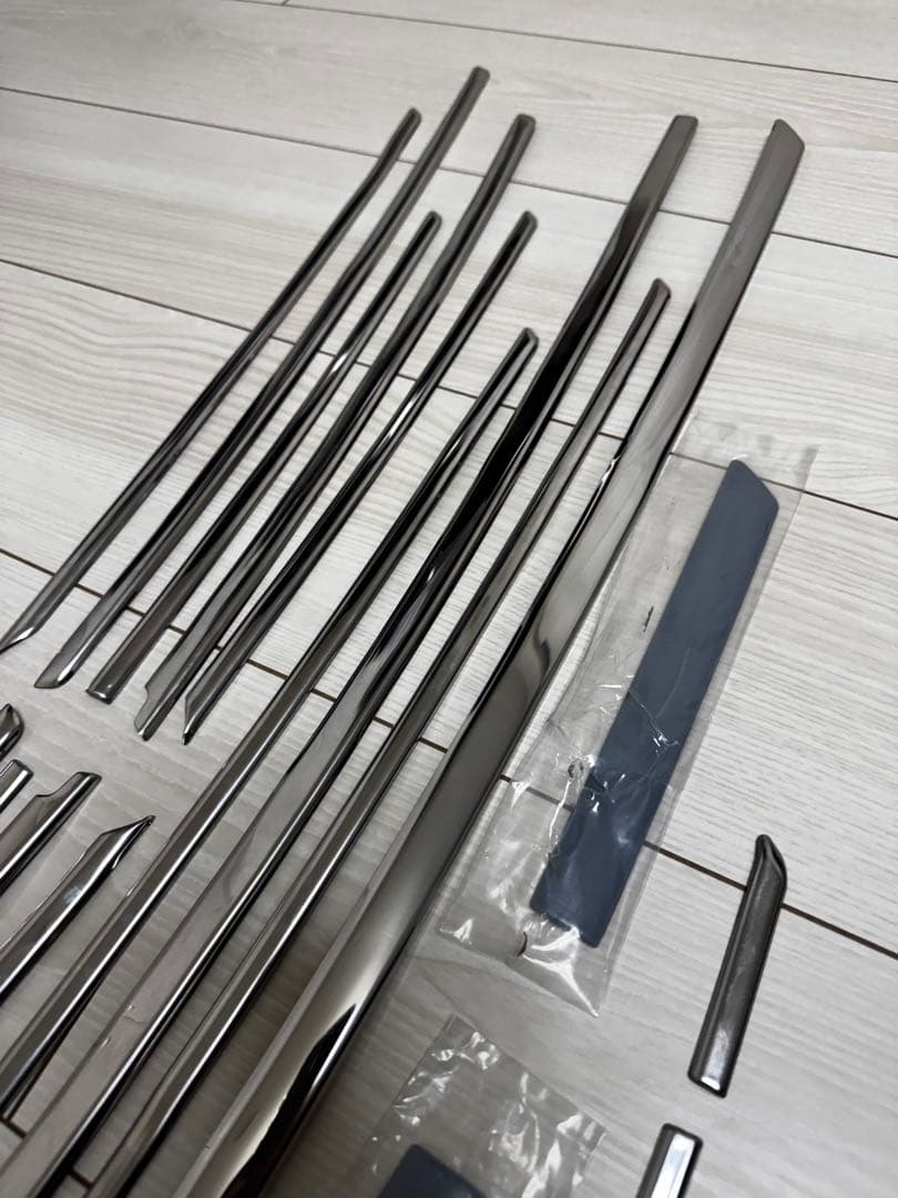 日産セレナC28 鏡面ステンレス フロントグリルガーニッシュセット