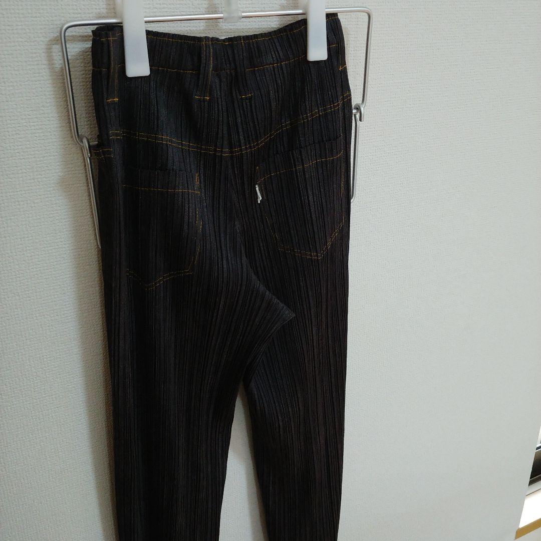 プリーツプリーズ　デニム転写　ブラックジーンズ　3