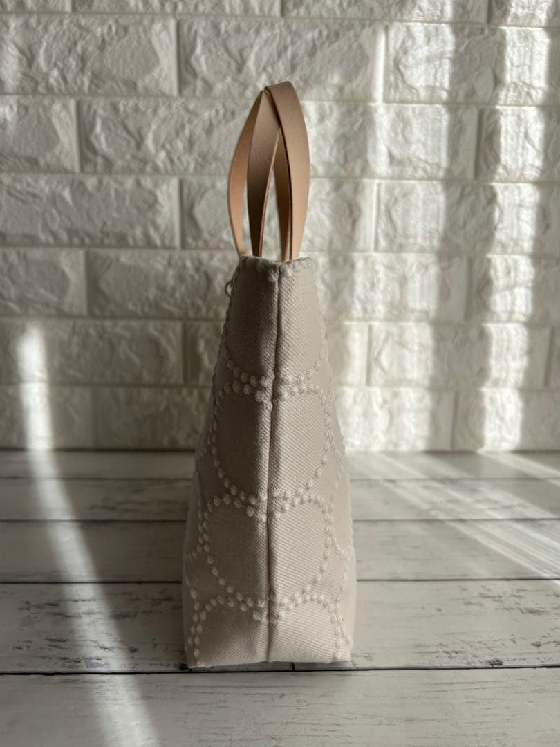 【1023】ミナペルホネンタンバリントートバッグ　ベージュ×ホワイト金具ゴールド