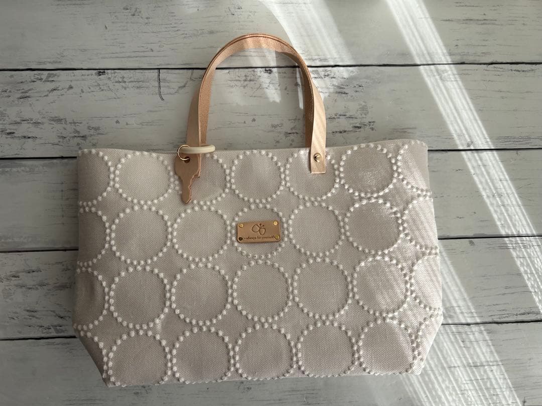 【1023】ミナペルホネンタンバリントートバッグ　ベージュ×ホワイト金具ゴールド