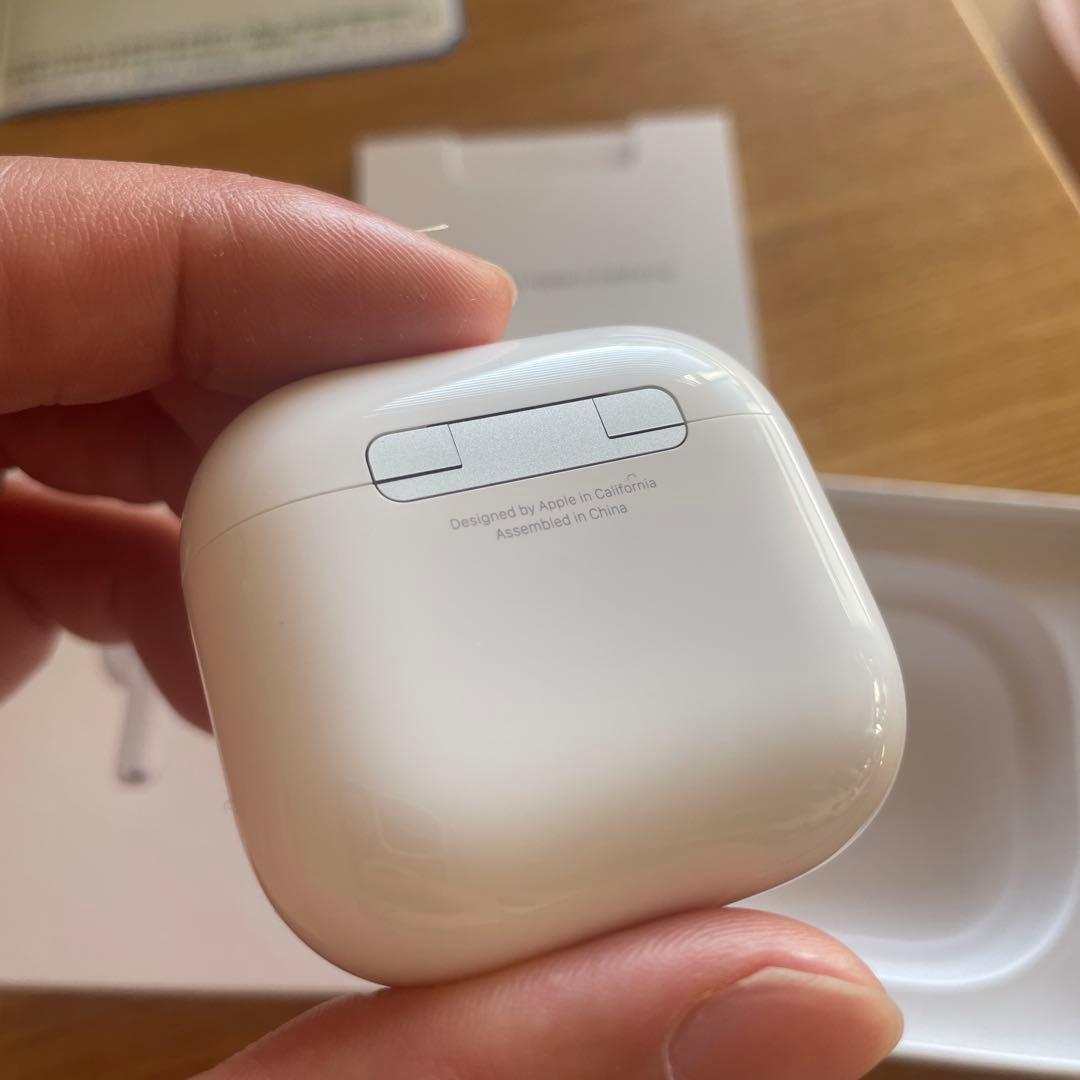 【新品同様】Apple AirPods4 本体 ノイズキャンセリング無し