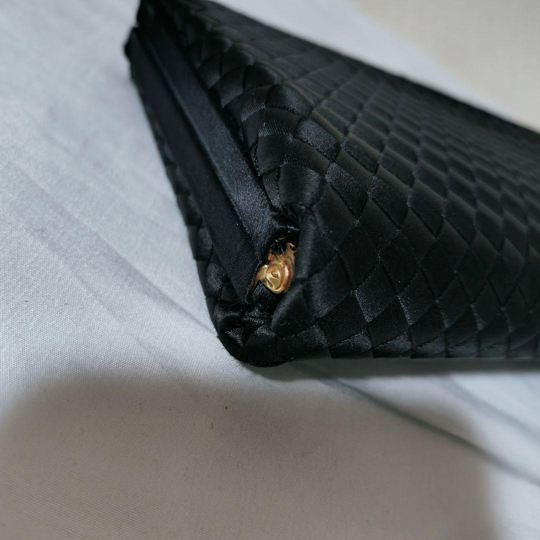 ボッテガヴェネタ イントレチャート クラッチバッグ ブラック サテン