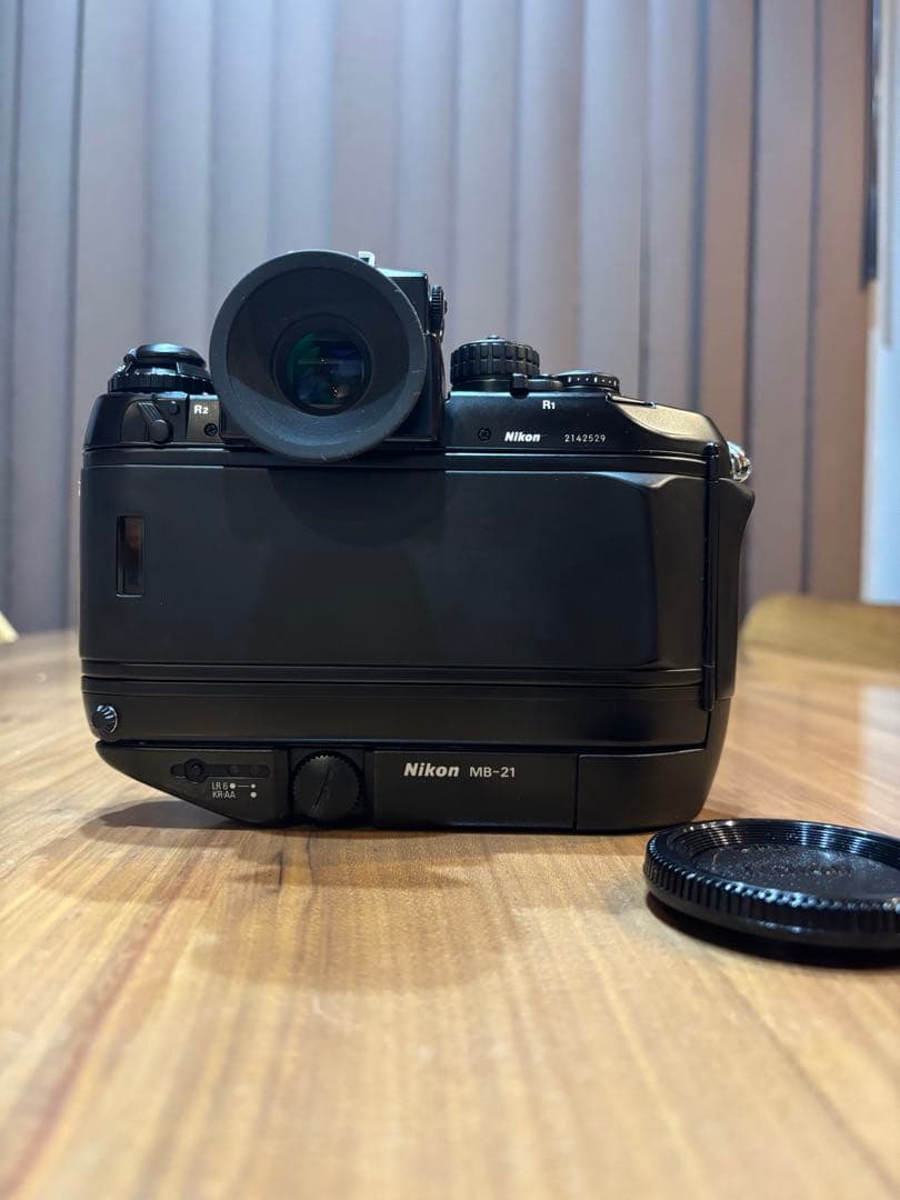 Nikon F4 フィルムカメラ レンズキャップ付き