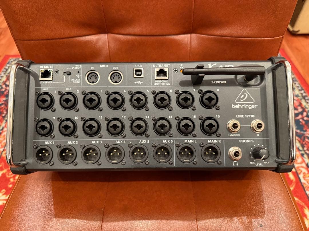 BEHRINGER XR18 デジタルミキサー