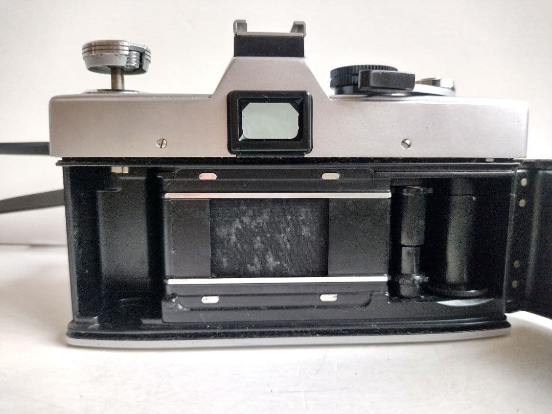 173【匿名配送】 ミノルタ SRT101 一眼レフ フィルムカメラ 露出計OK