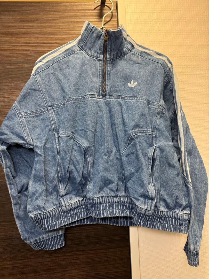 完売品 NiziUミイヒ着用モデル adidas ハーフジップデニムトップ