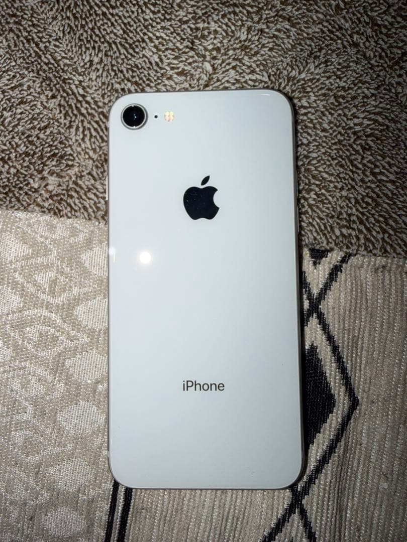 Apple iPhone 8 シルバー