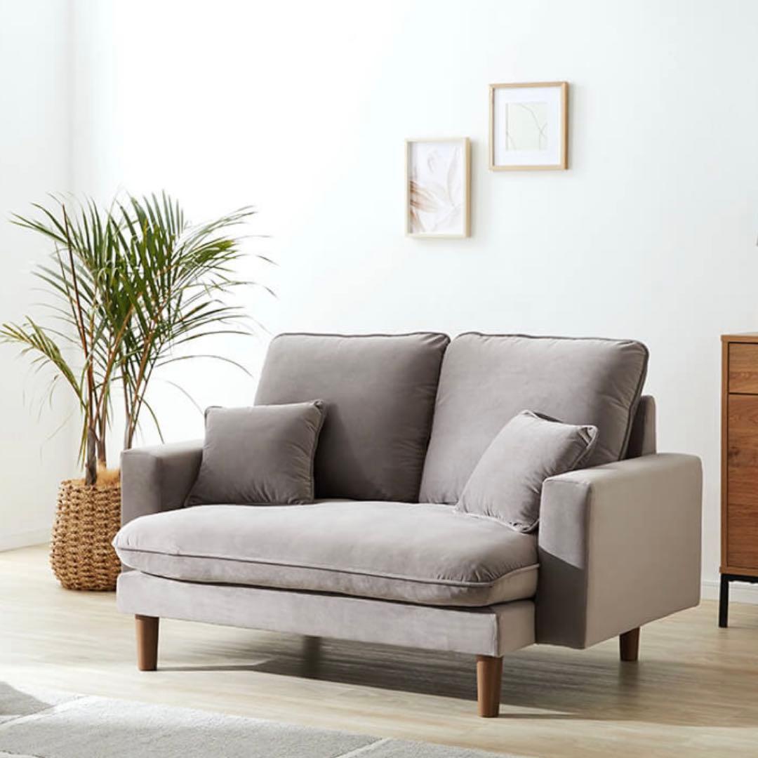 『交渉受け付けます』ベルベット調の2人掛けソファ LOWYA