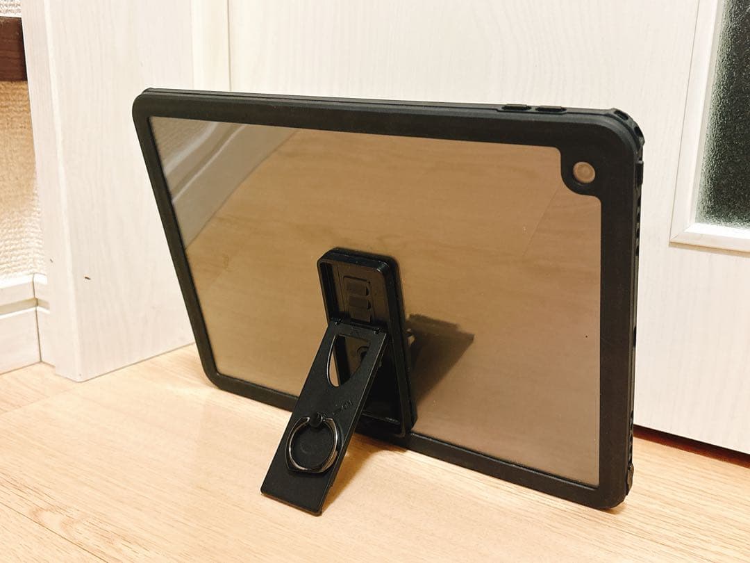 美品　IPad 第8世代 32Gb 本体 防水ハードケース付き