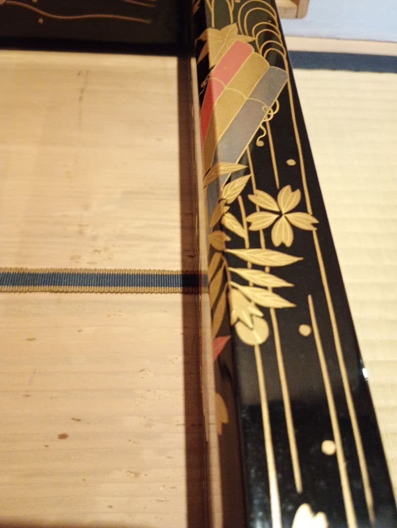 【茶道具】花筏蒔絵炉縁　塗師月峰作　炉縁114