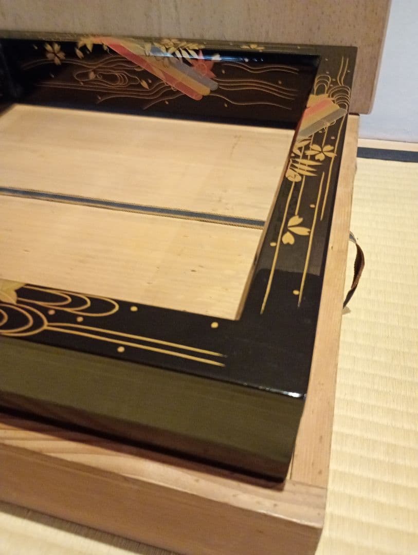 【茶道具】花筏蒔絵炉縁　塗師月峰作　炉縁114