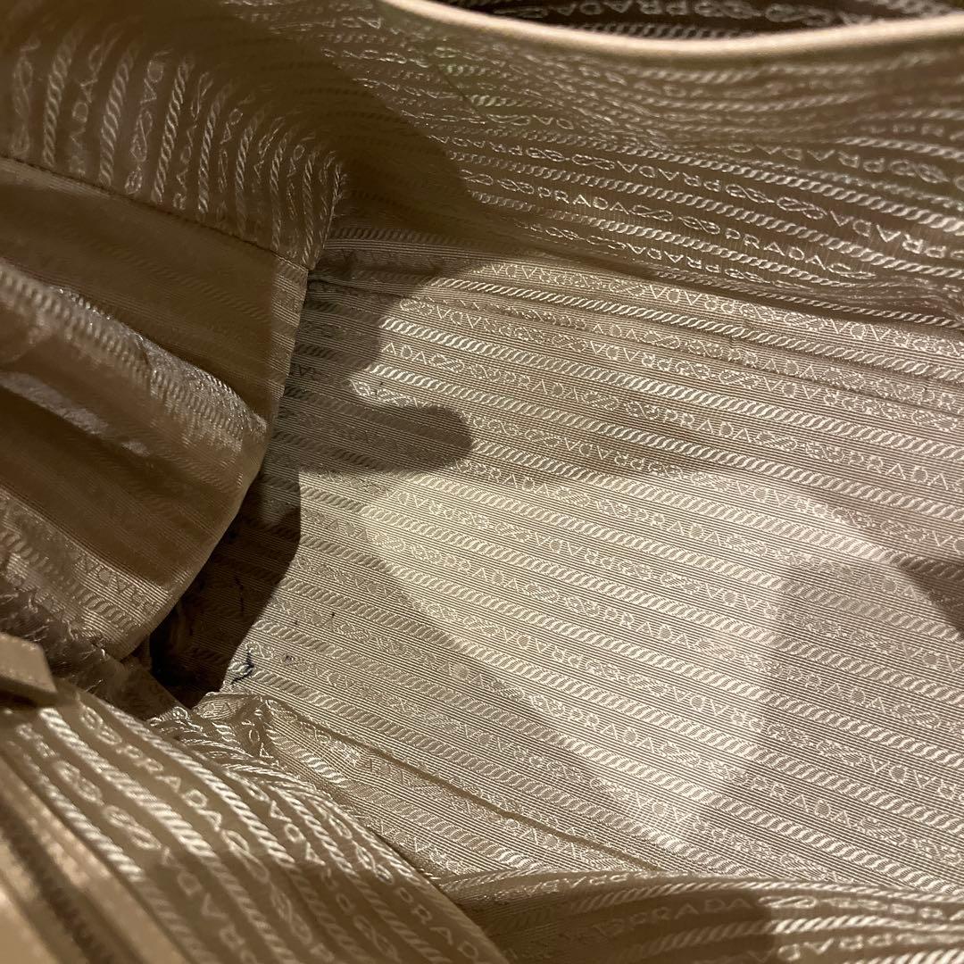 プラダ　サフィアーノ　ベージュ レザー ビジネスバッグ