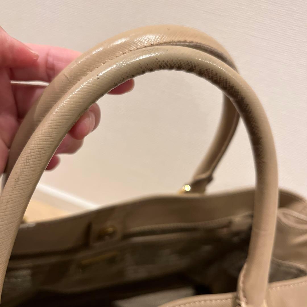 プラダ　サフィアーノ　ベージュ レザー ビジネスバッグ