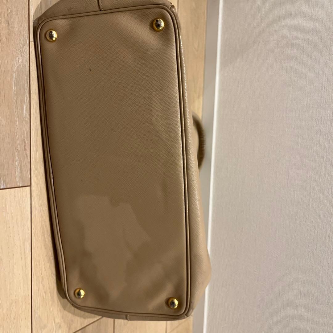 プラダ　サフィアーノ　ベージュ レザー ビジネスバッグ