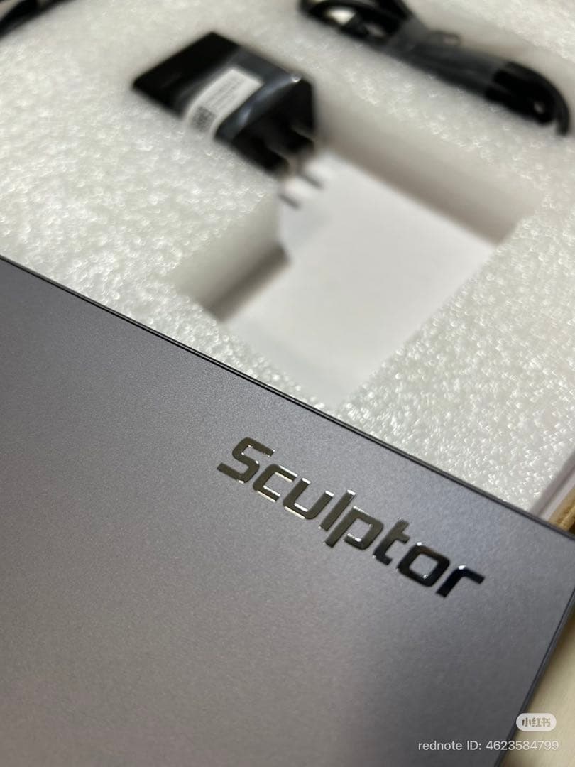 4K（3840×2160）解像度の OLEDディスプレイ です