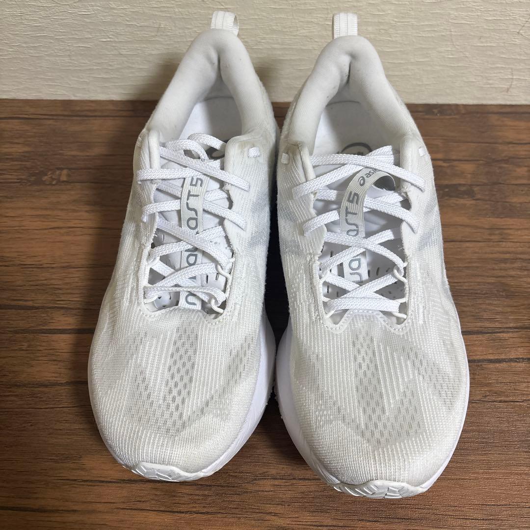 ASICS ランニングシューズ ホワイト ノヴァブラスト5 26.5