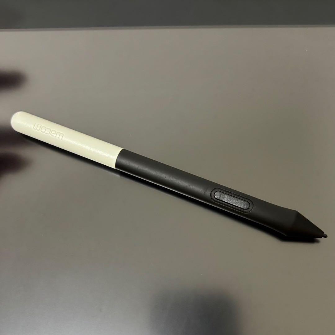 【美品】Wacomワコム　13.3インチ 液タブOne 液晶ペンタブレット