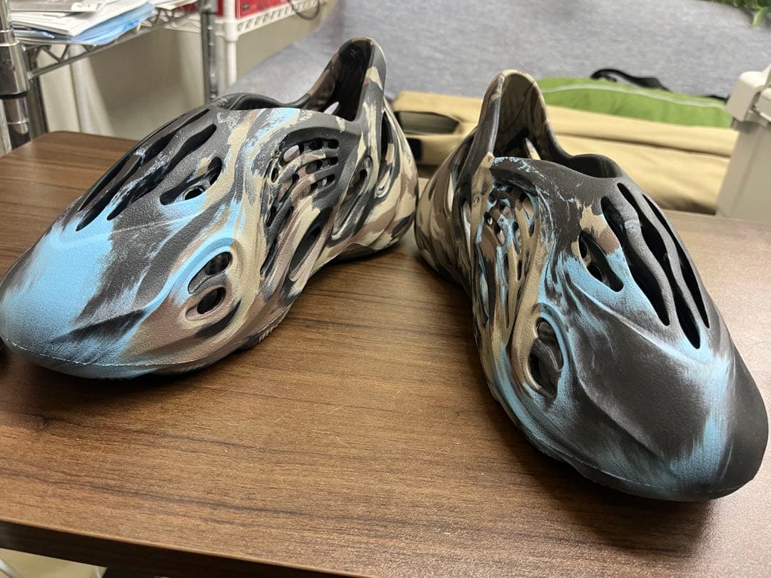 28㌢アディダス　イージーフォームランナー　シンダー　T