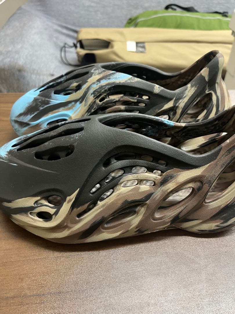 28㌢アディダス　イージーフォームランナー　シンダー　T