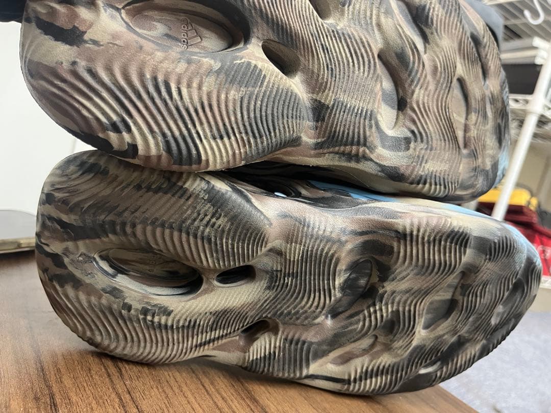 28㌢アディダス　イージーフォームランナー　シンダー　T