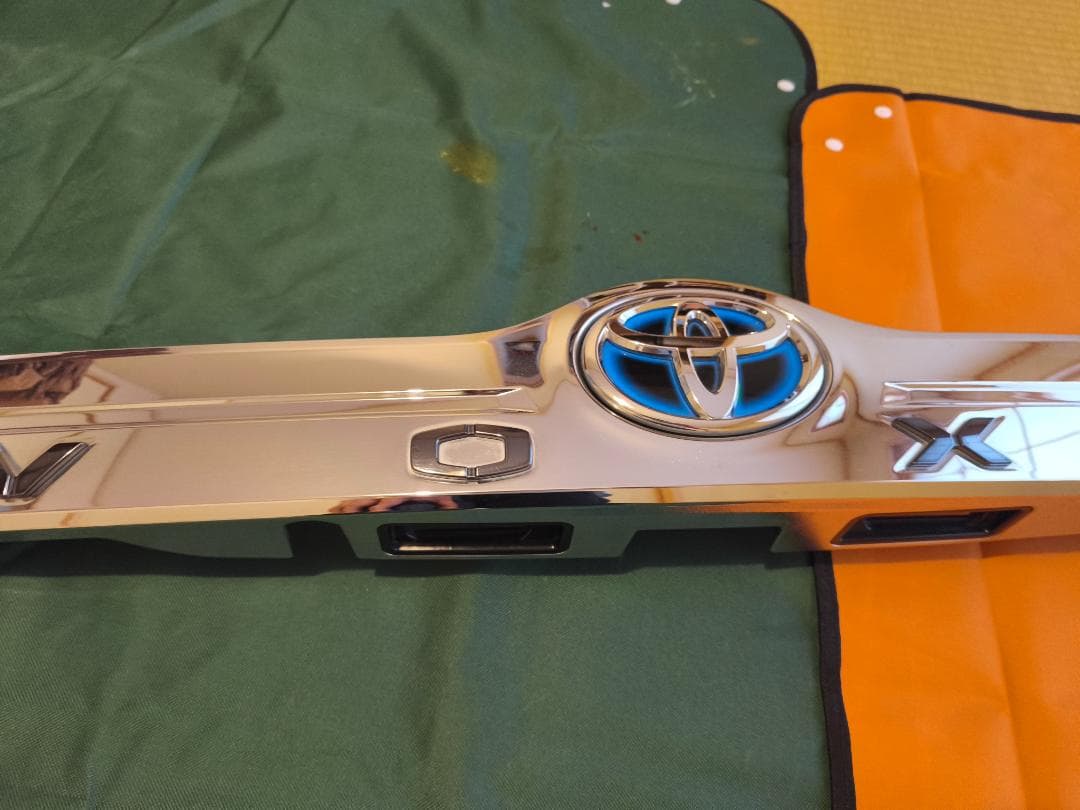 ヴォクシー80 前期 煌2 純正 リヤ バックドア ガーニッシュ