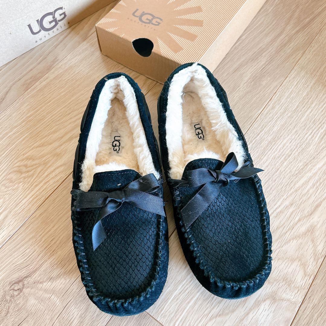 【送料無料】UGG モカシン　ダコタ 24cm usサイズ7 黒 ブラック