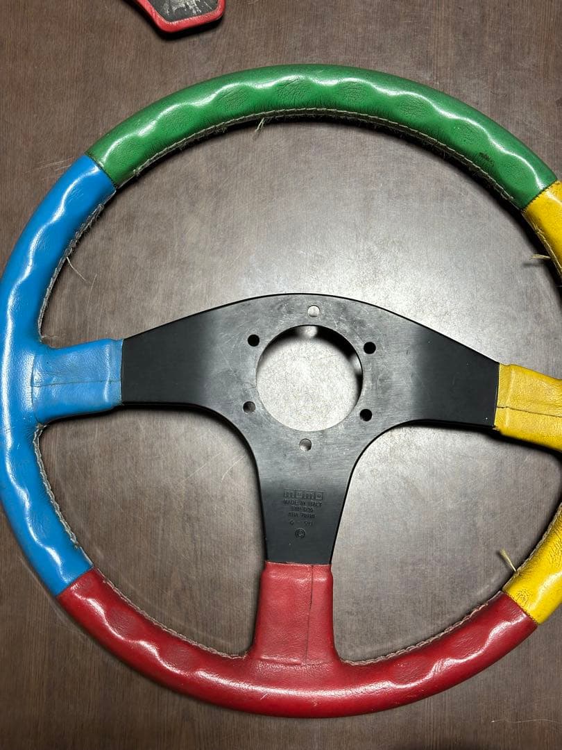 イタリア製　momoモモベネトン　F1TEAM ステアリング　ハンドル