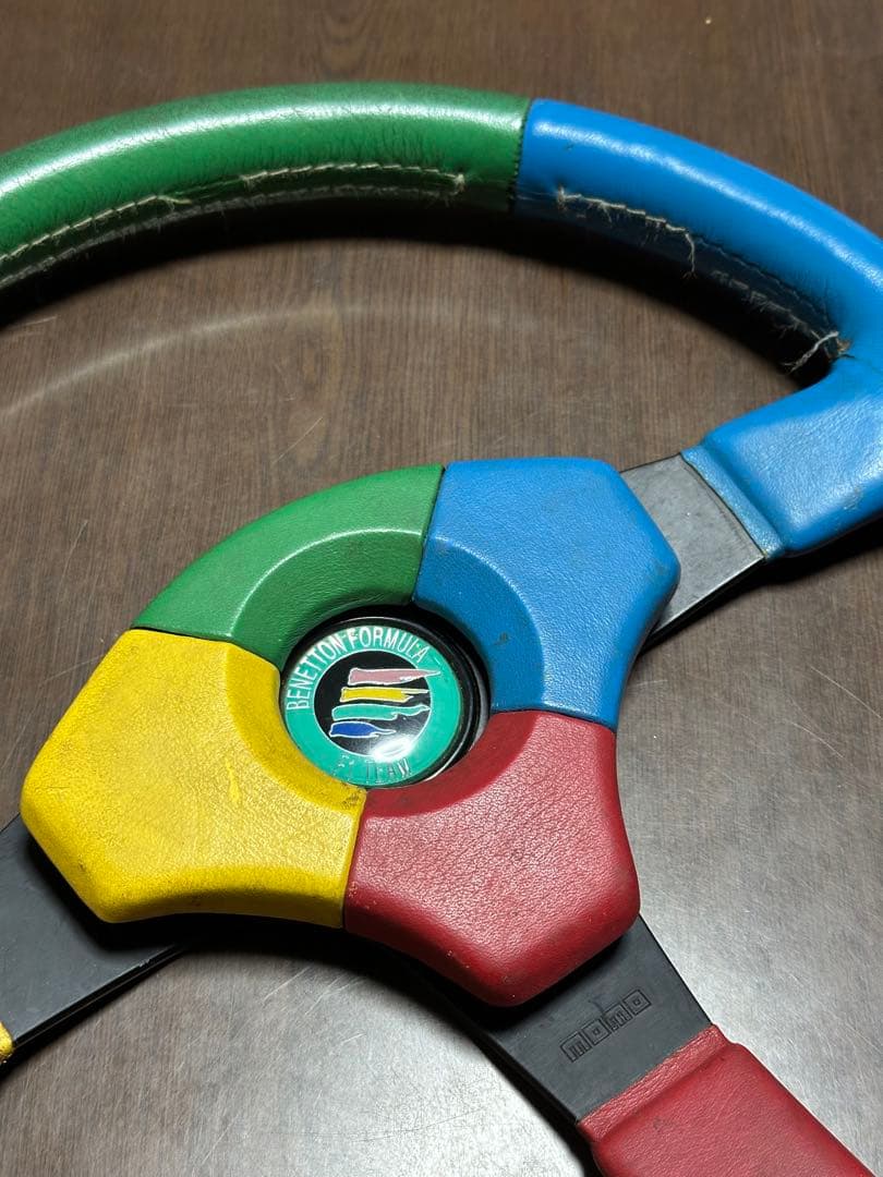 イタリア製　momoモモベネトン　F1TEAM ステアリング　ハンドル