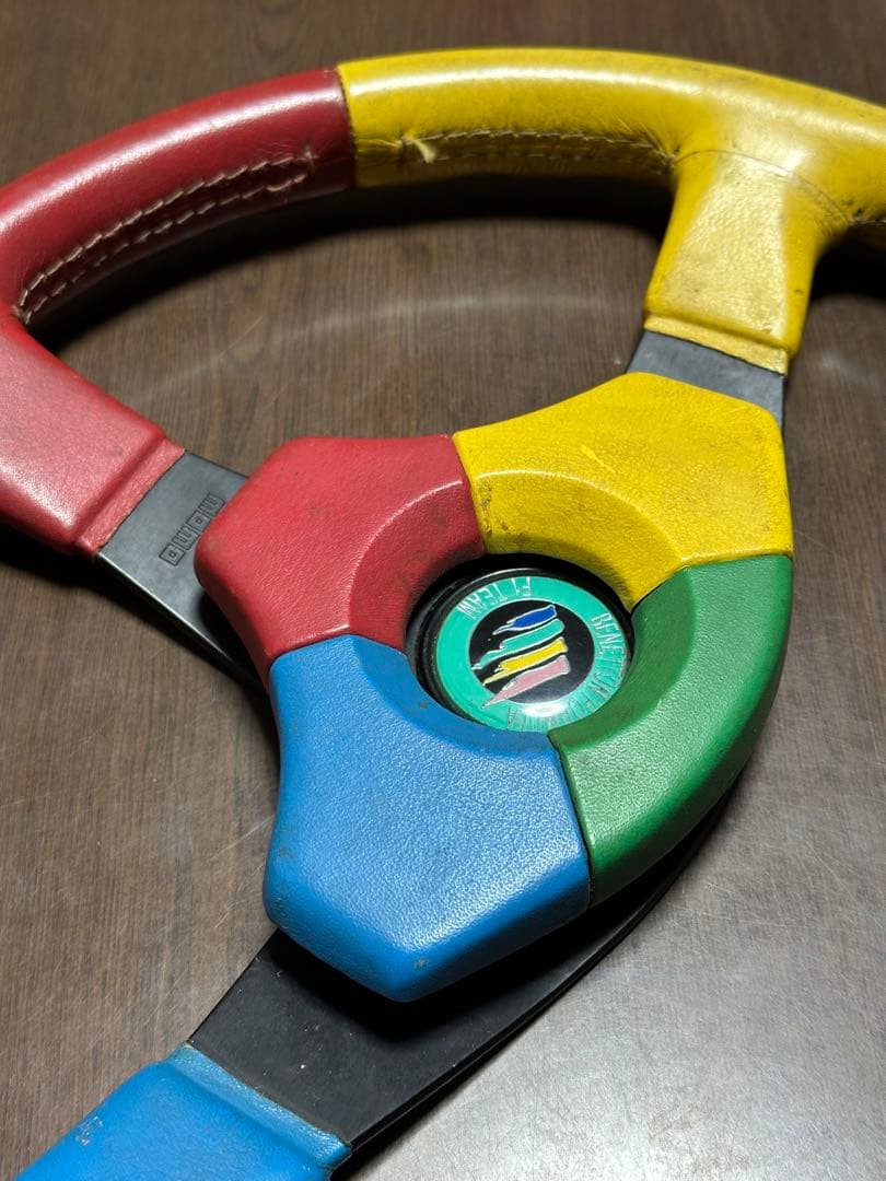 イタリア製　momoモモベネトン　F1TEAM ステアリング　ハンドル